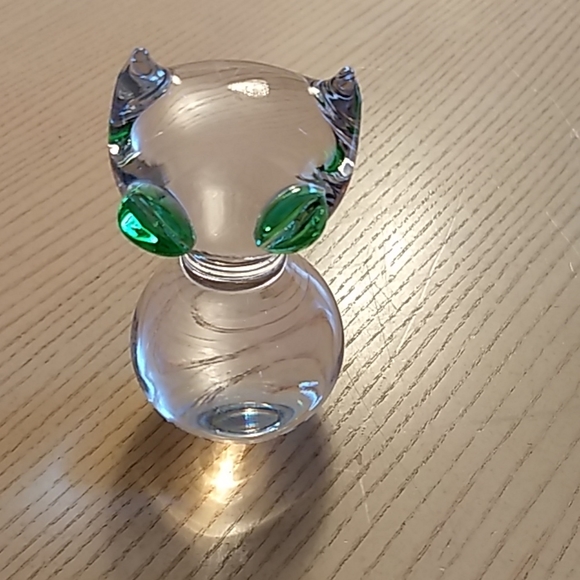Beautiful clear glass cat paperweight green eyes - Picture 2 of 3